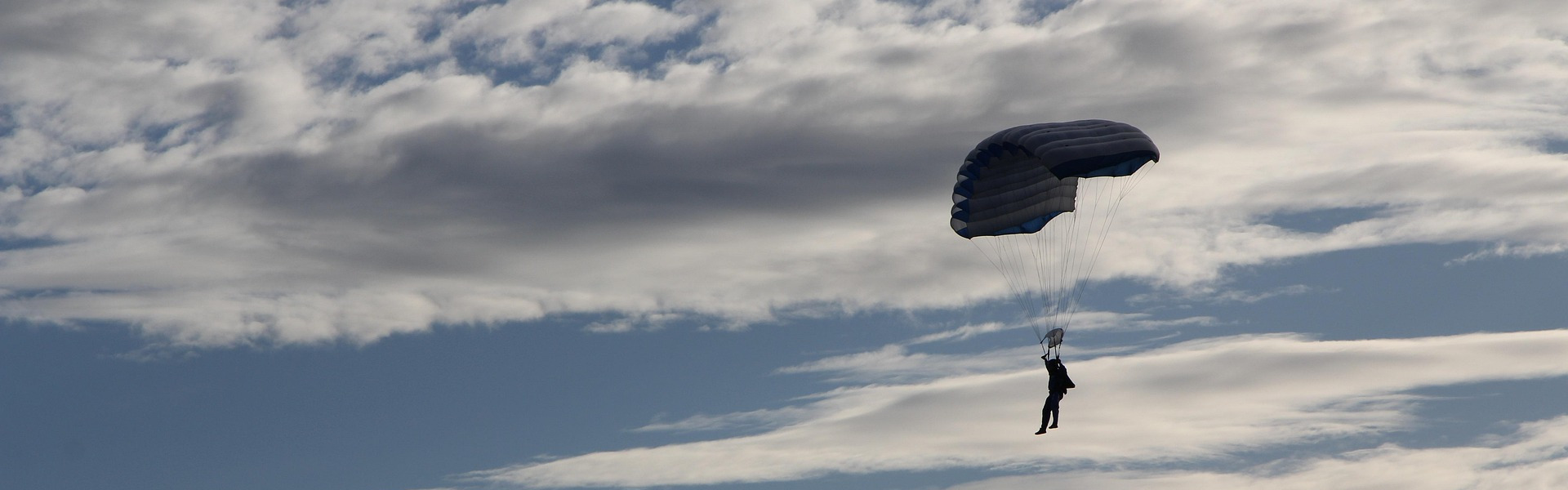 flying-4412741_1920
