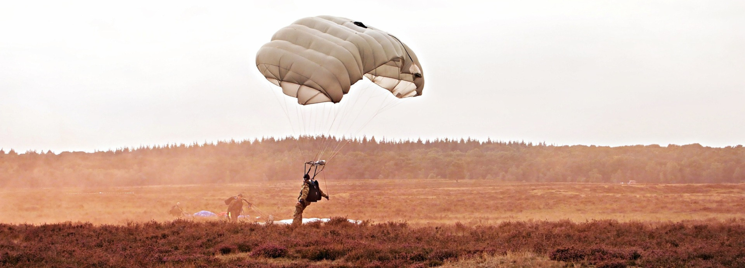 parachutist-724749_1920